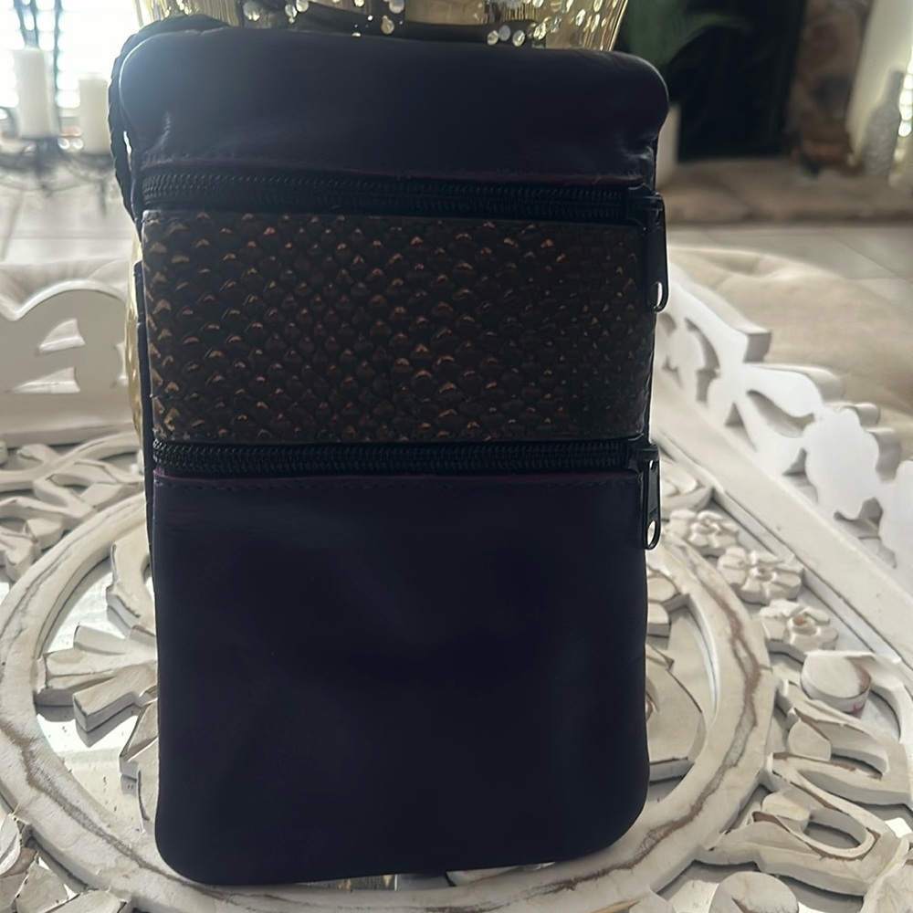 Envelope purse with 3 zippers closure